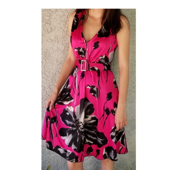 Bisou Bisou Dresses & Skirts - 🍁🌺Bisou Bisou Pink & Black Fall Floral Dress